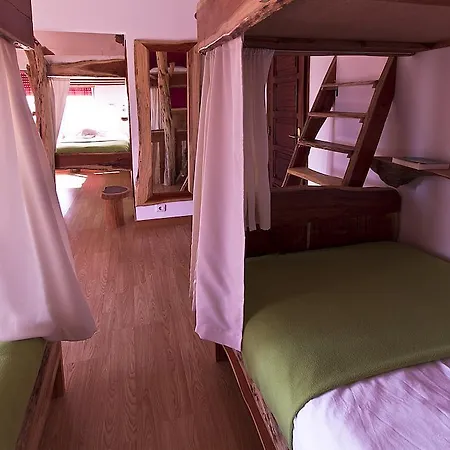 Hostel Tribo Da Praia - Almagreira Surf Peniche