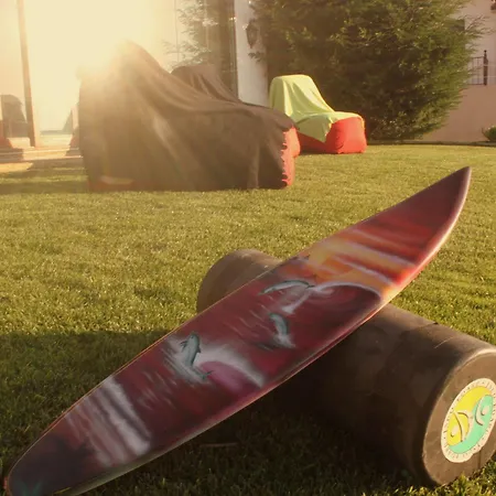 Hostel Tribo Da Praia - Almagreira Surf Peniche