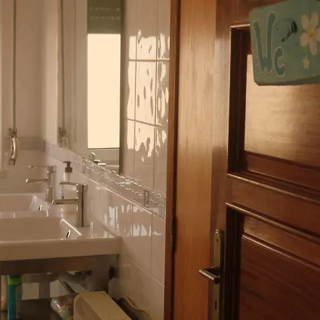 Hostel Tribo Da Praia - Almagreira Surf