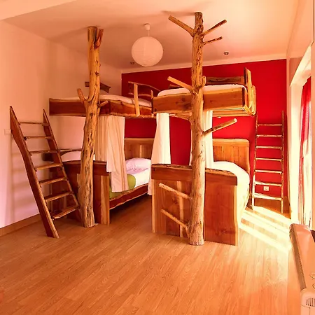 Tribo Da Praia - Almagreira Surf Hostel