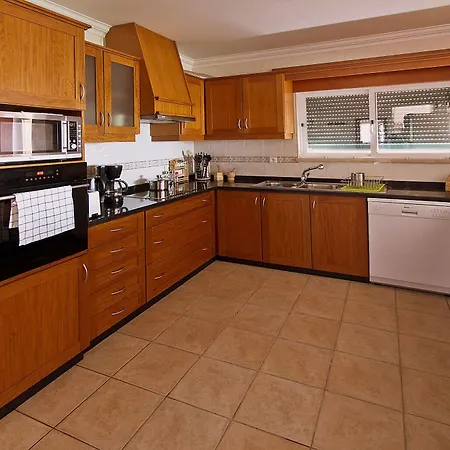 Tribo Da Praia - Almagreira Surf Hostel Peniche