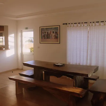 Hostel Tribo Da Praia - Almagreira Surf Peniche