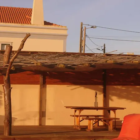 Tribo Da Praia - Almagreira Surf Hostel Peniche