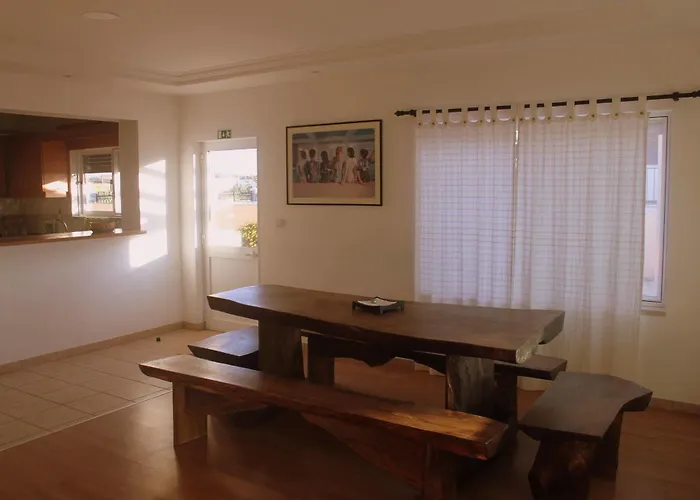 Хостел Tribo Da Praia - Almagreira Surf Пениши